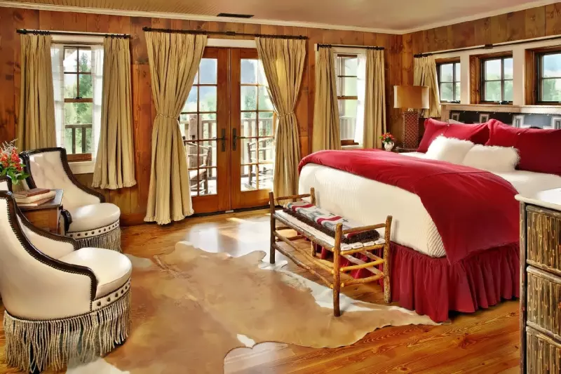 Elite Lodge Room 