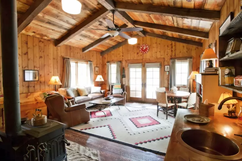 2 Bedroom Sweet Grass Cabin 