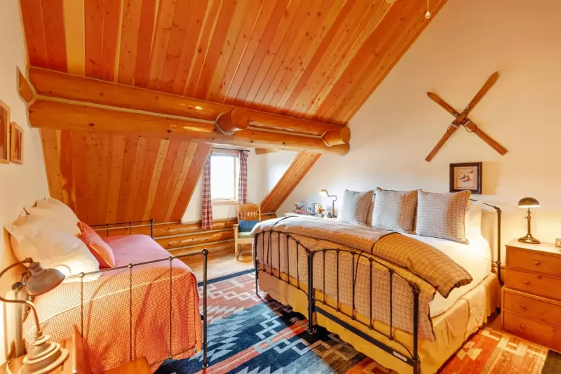 3 Bedroom Moose House