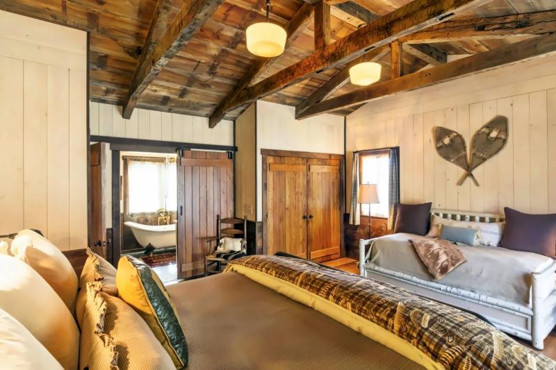 2 Bedroom Cattail Cabin