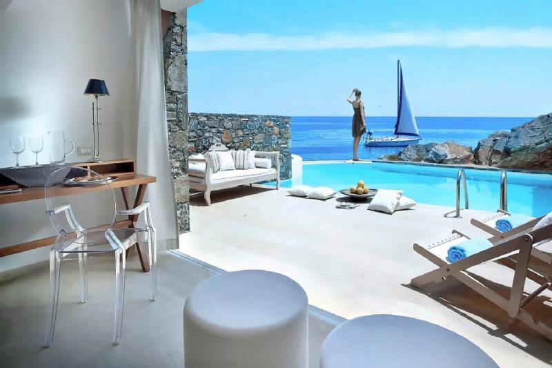 Seafront Private Pool Club Studio Suite