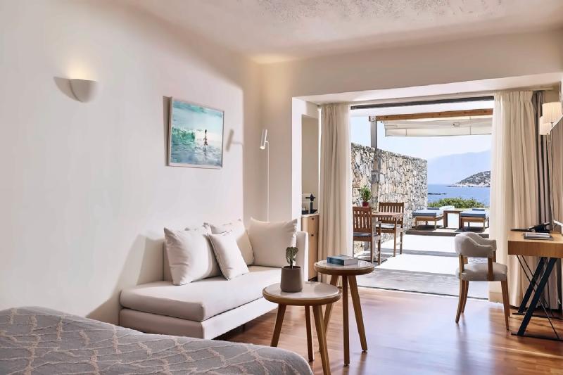 Sea View Classic Pool Studio