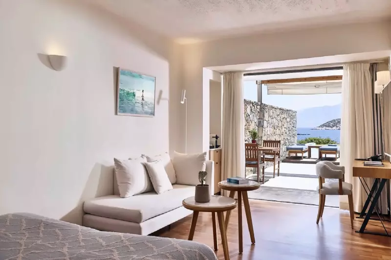 Sea View Classic Pool Studio