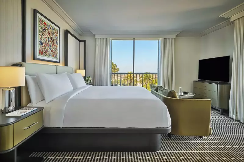 Deluxe Skyline View Suite 