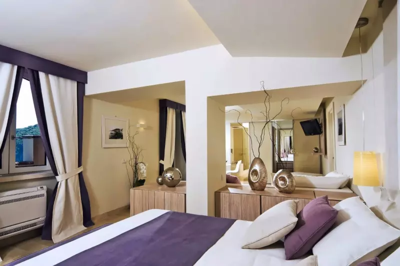 Bellevue Terrace Suite