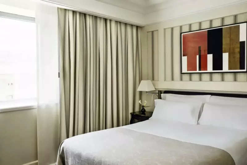 Deluxe Street View Room