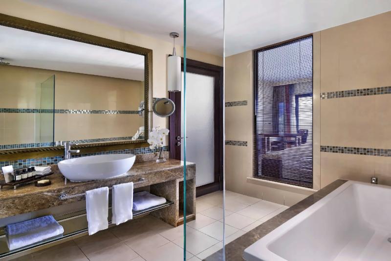 Fairmont Gold Heritage City View Room