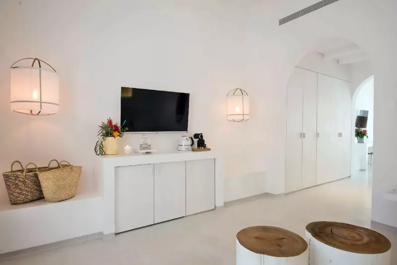 Ocean & Mountain View Suite