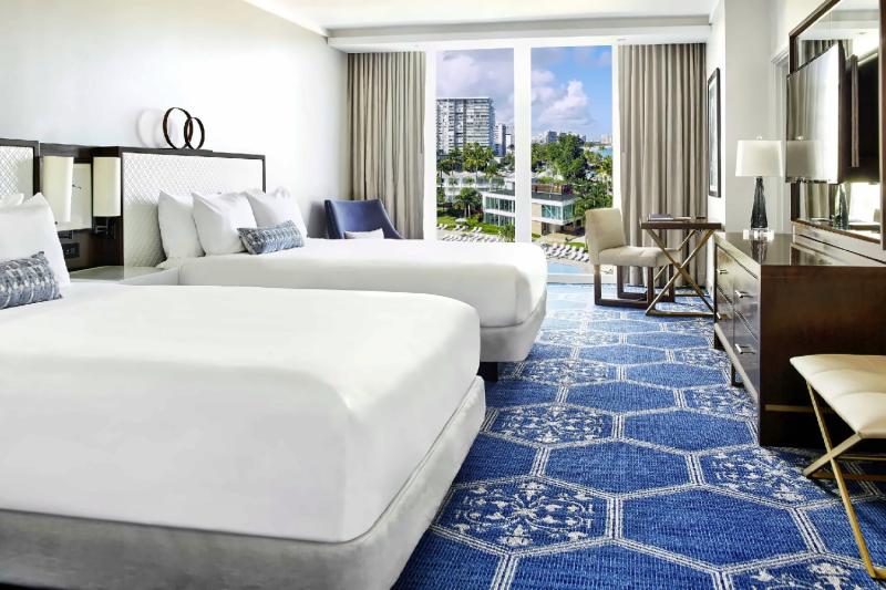 Deluxe Partial Pool & Ocean View Room