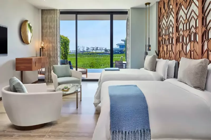 Grand Luxe Ocean View Pool Room