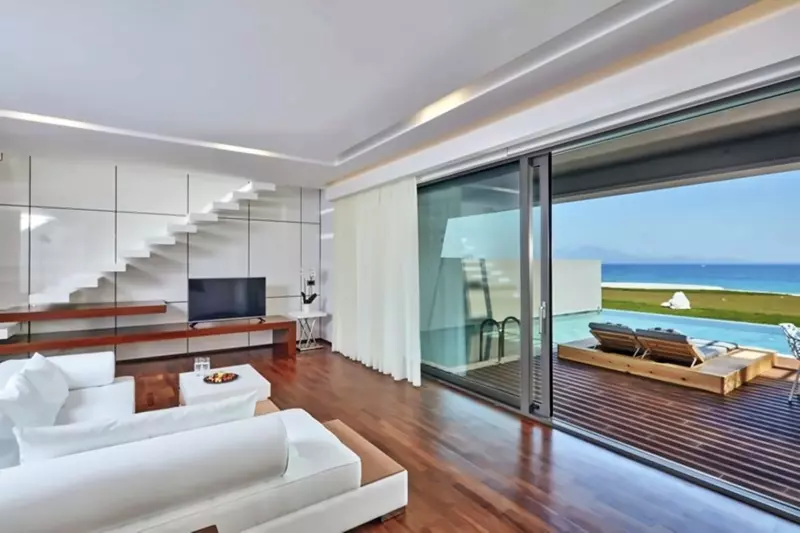 Royal Grand Sea View Pool Suite