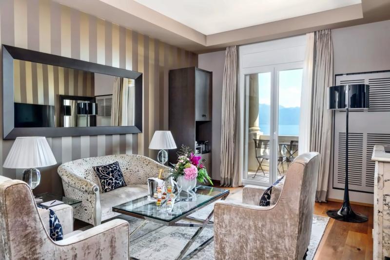 Lake View Suite