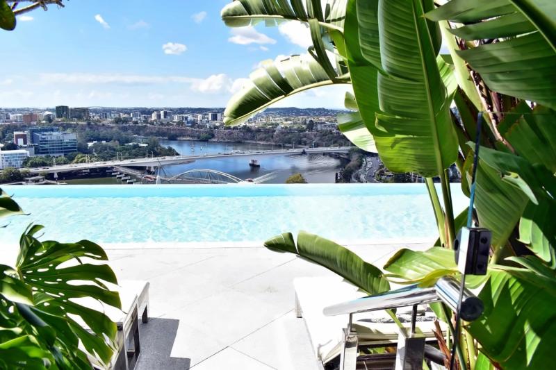 Poolside Cabana Suite 