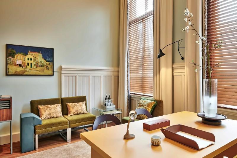 Van Gogh Museum Suite 