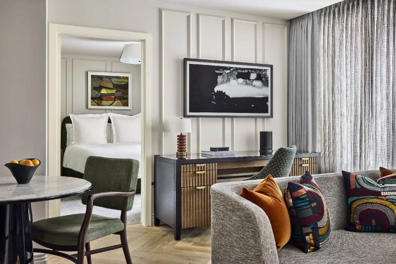 Courtyard View Suite