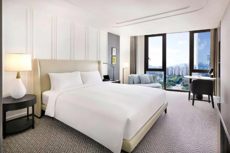 Club Luxury Lake View Room