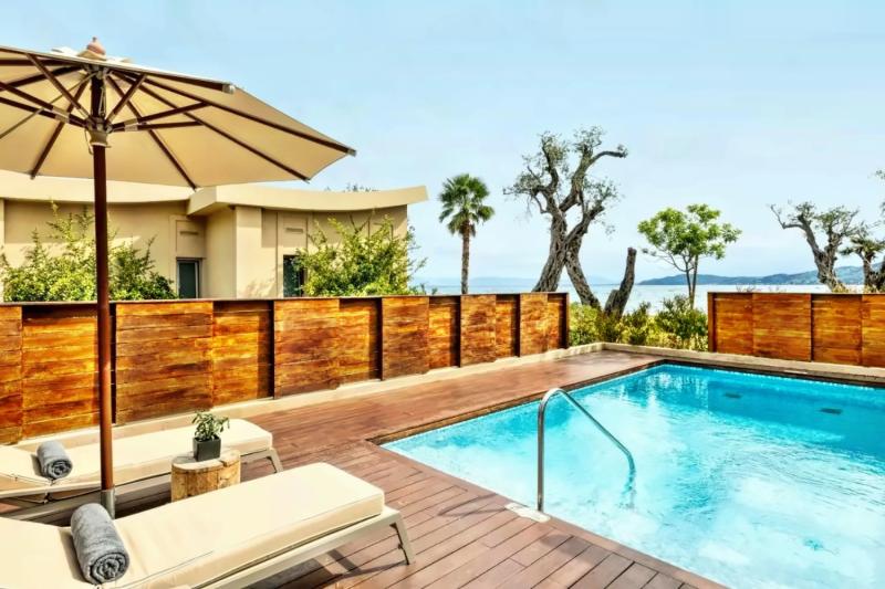 Pavilion Garden View Pool Suite 