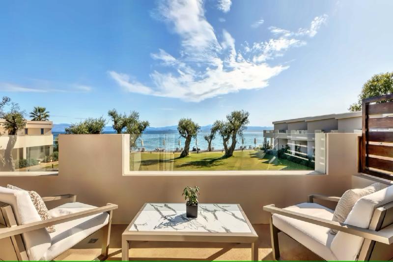 Emerald Sea View Residence 