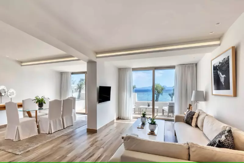 Emerald Sea View Residence 