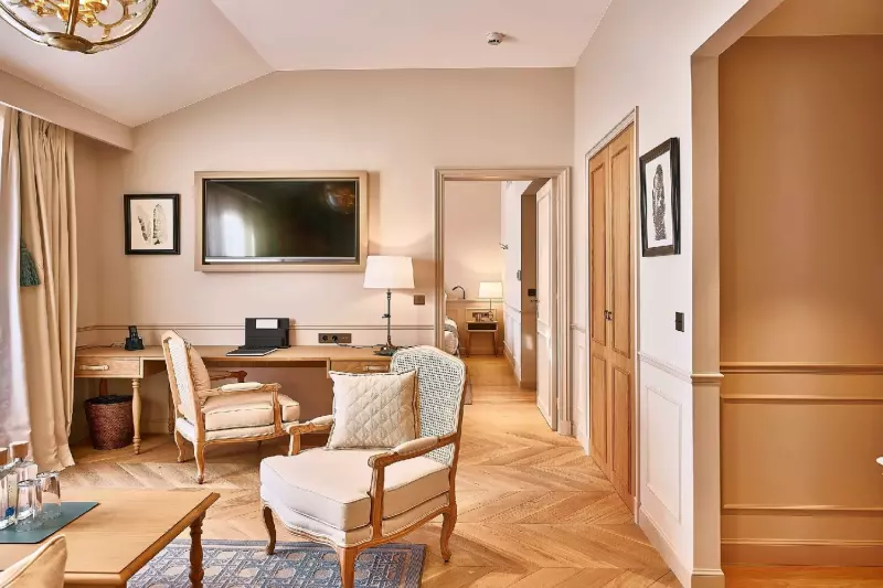 Friends & Family Suite