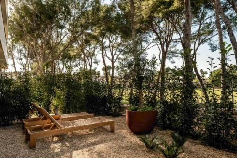 Private Garden Room