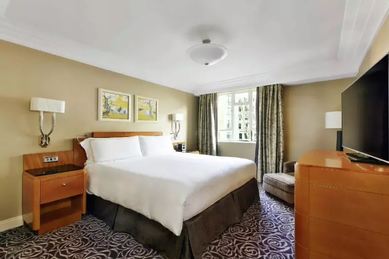Deluxe Junior City View Suite 
