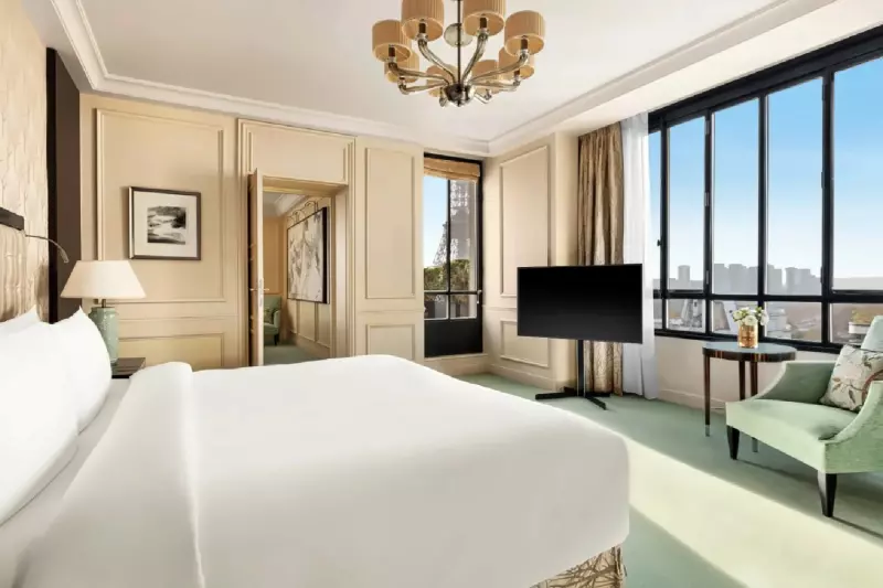 Eiffel Tower View La Chaillot Suite