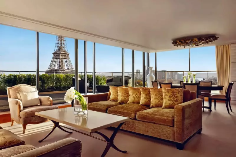 Eiffel Tower View Shangri la Suite