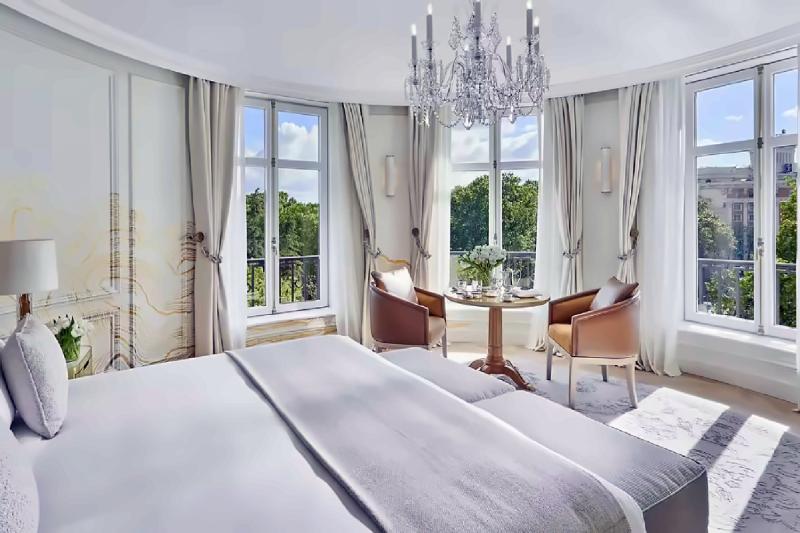  Presidential Suite