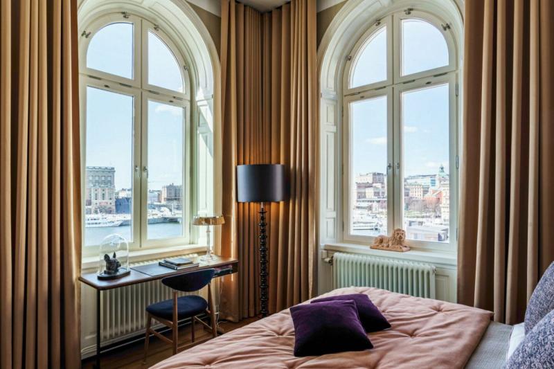 Large Street Room