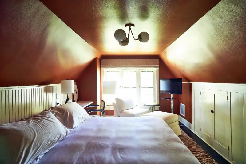 Manor House Guest Room 