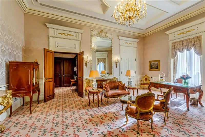 Royal Conde Valencas Suite
