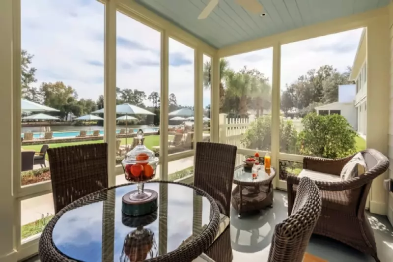 Poolside Guest House Suite