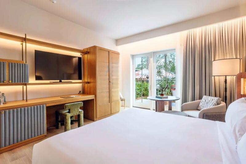 Premium Pool View Suite