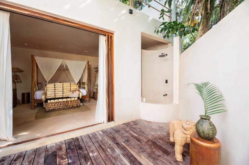 Jungle View Room