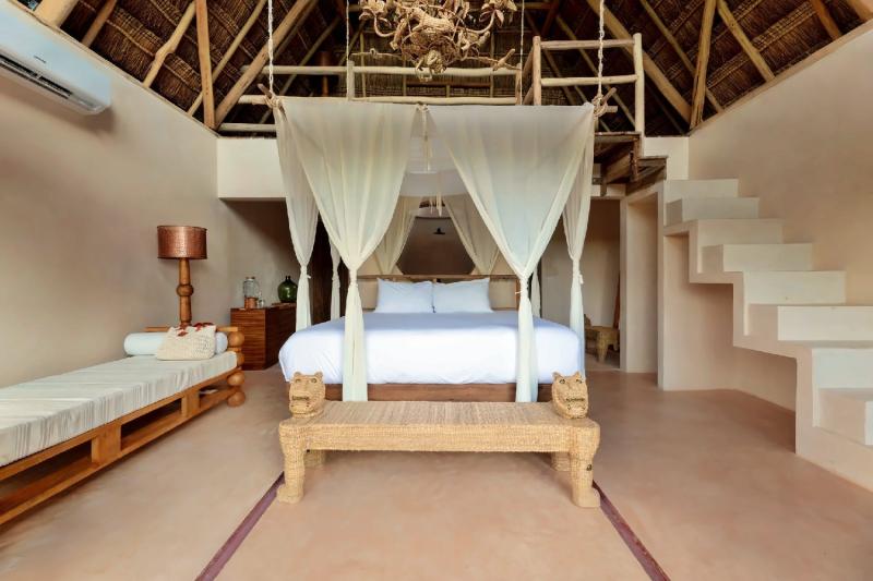 Upper Signature Suite