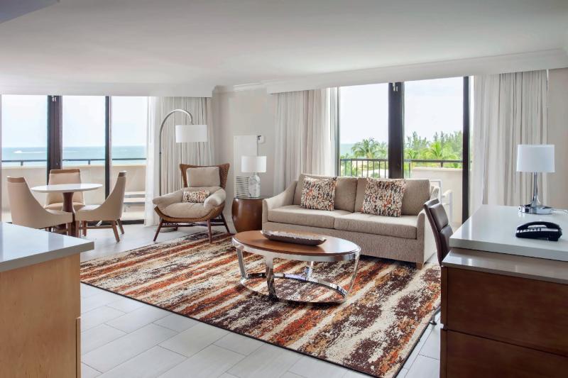 Turtle Point Oceanfront Corner Suite 