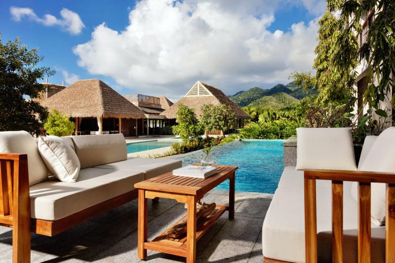 Emerald Pool View Suite 