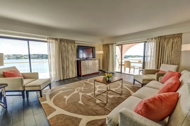 Penthouse Panoramic Harbor View Suite