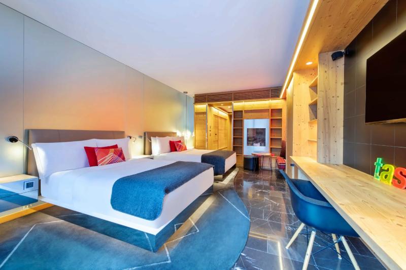 Mega Room
