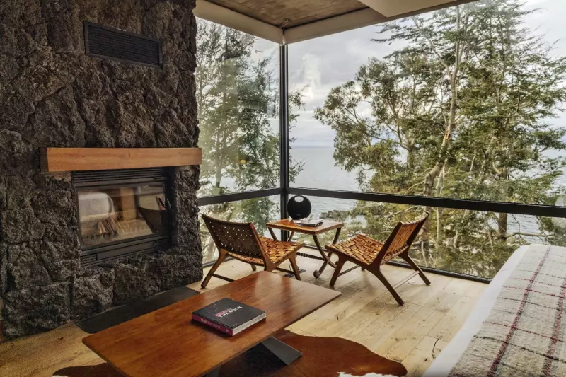 Lake View Suite