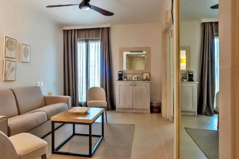 Junior Side Sea View Suite