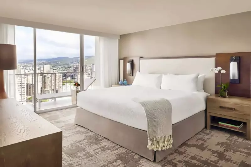 Waikiki Mountain View Room