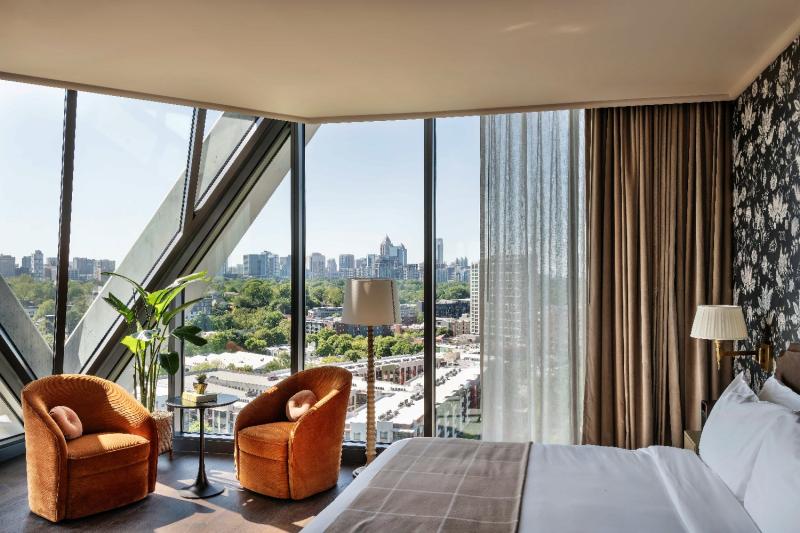 Deluxe Park View Suite