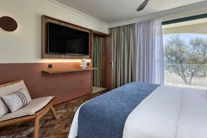 Tropical Nest Garden View Room