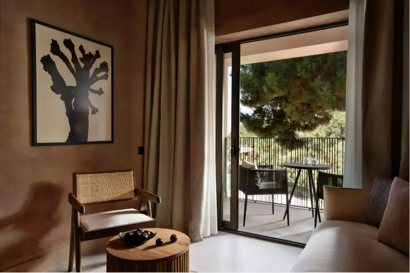 Tropical Sublime Mountain View Family HLS Suite