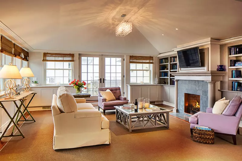 2 Bedroom Carousel Suite