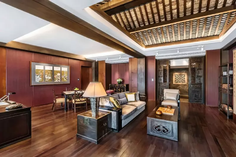 Peninsula Suite