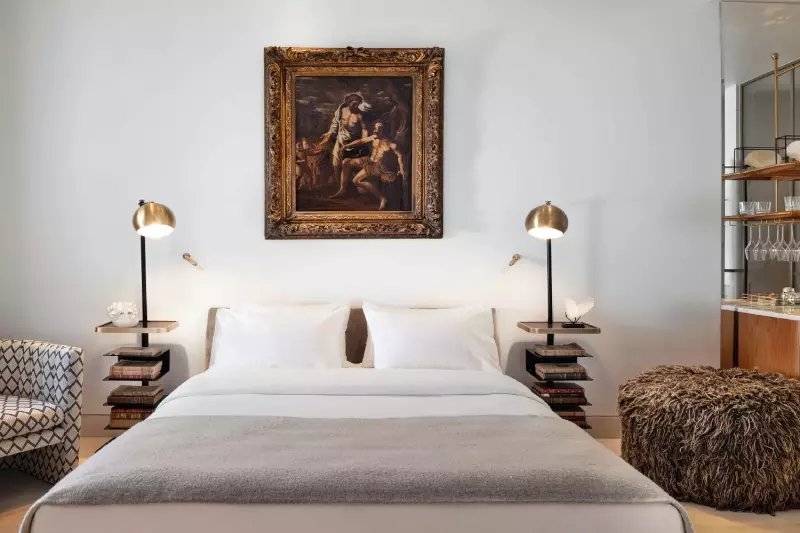 Antique Bijou Room