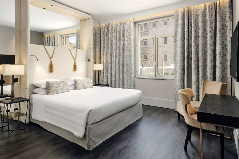 Deluxe Urban View Room